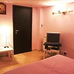 Etna Hut Bed & Breakfast