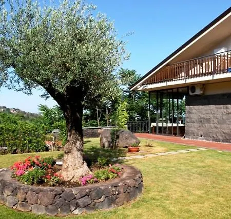 Etna Hut Nocleg ze śniadaniem 4*