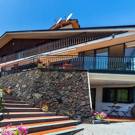 Etna Hut Nocleg ze śniadaniem