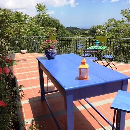 Etna Hut Nocleg ze śniadaniem 4*