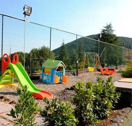 Etna Hut Bed & Breakfast 4*