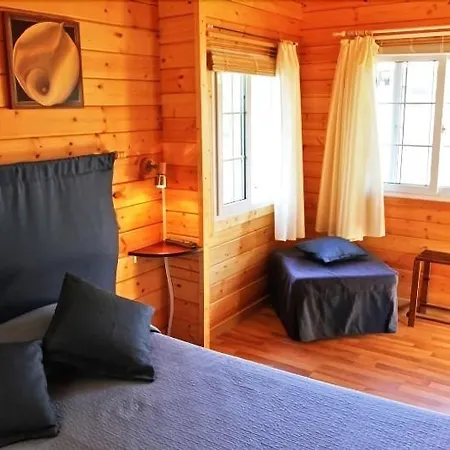 Etna Hut 3*