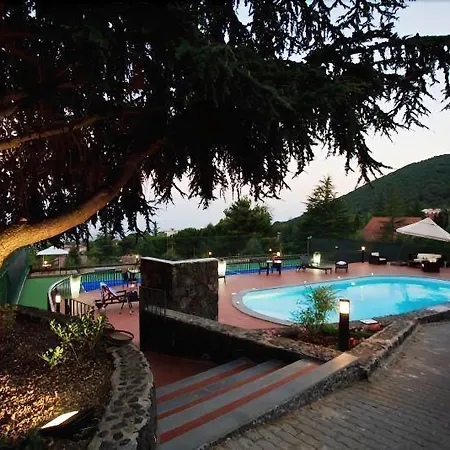 Etna Hut Bed & Breakfast 3*