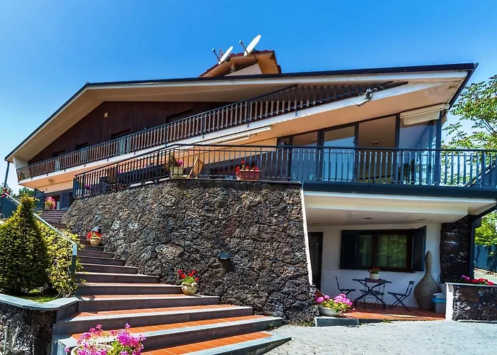 Etna Hut Bed and breakfast