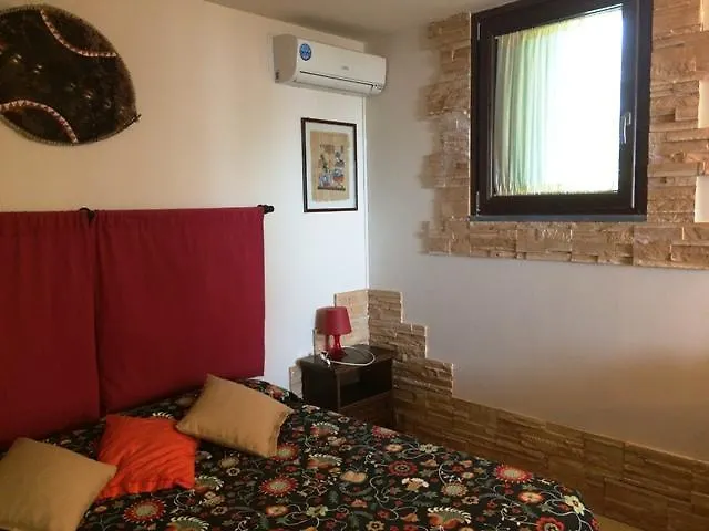 Etna Hut Bed and breakfast